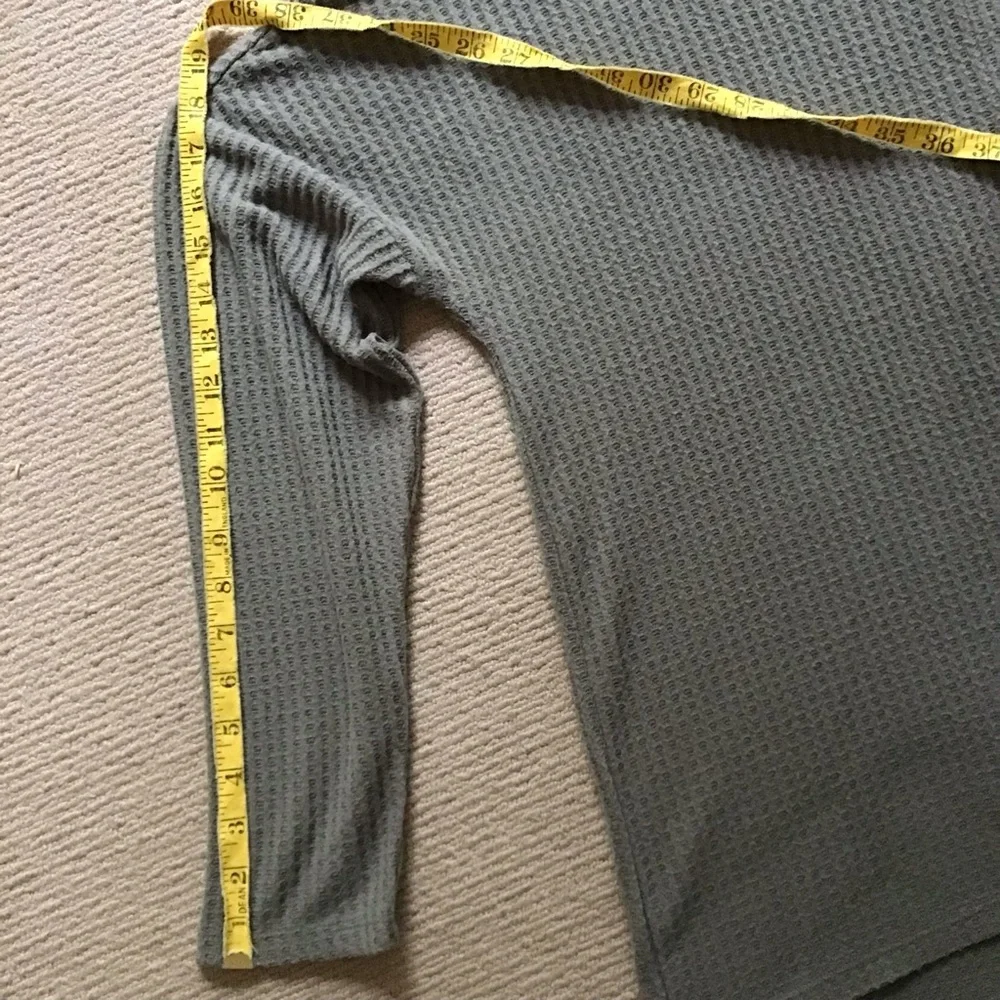 💥3/$10 Pullover Sweater - Picture 6 of 7
